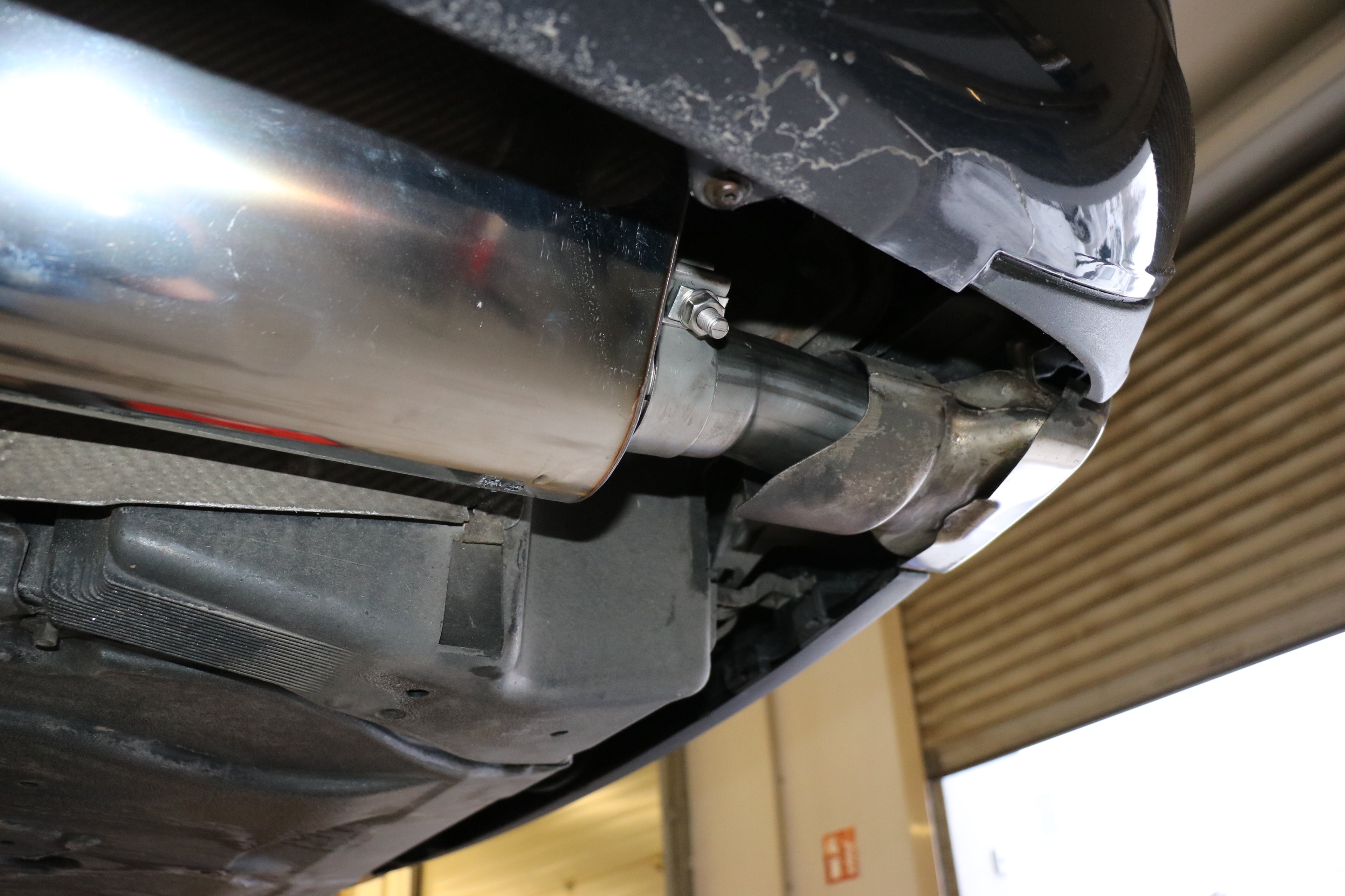 Fox passend fürMercedes E-Klasse 212 mit AMG Paket Endschalldämpfer rechts/links für Fahrzeuge mit originalen Endrohrblenden - Austritt im originalen Endrohr