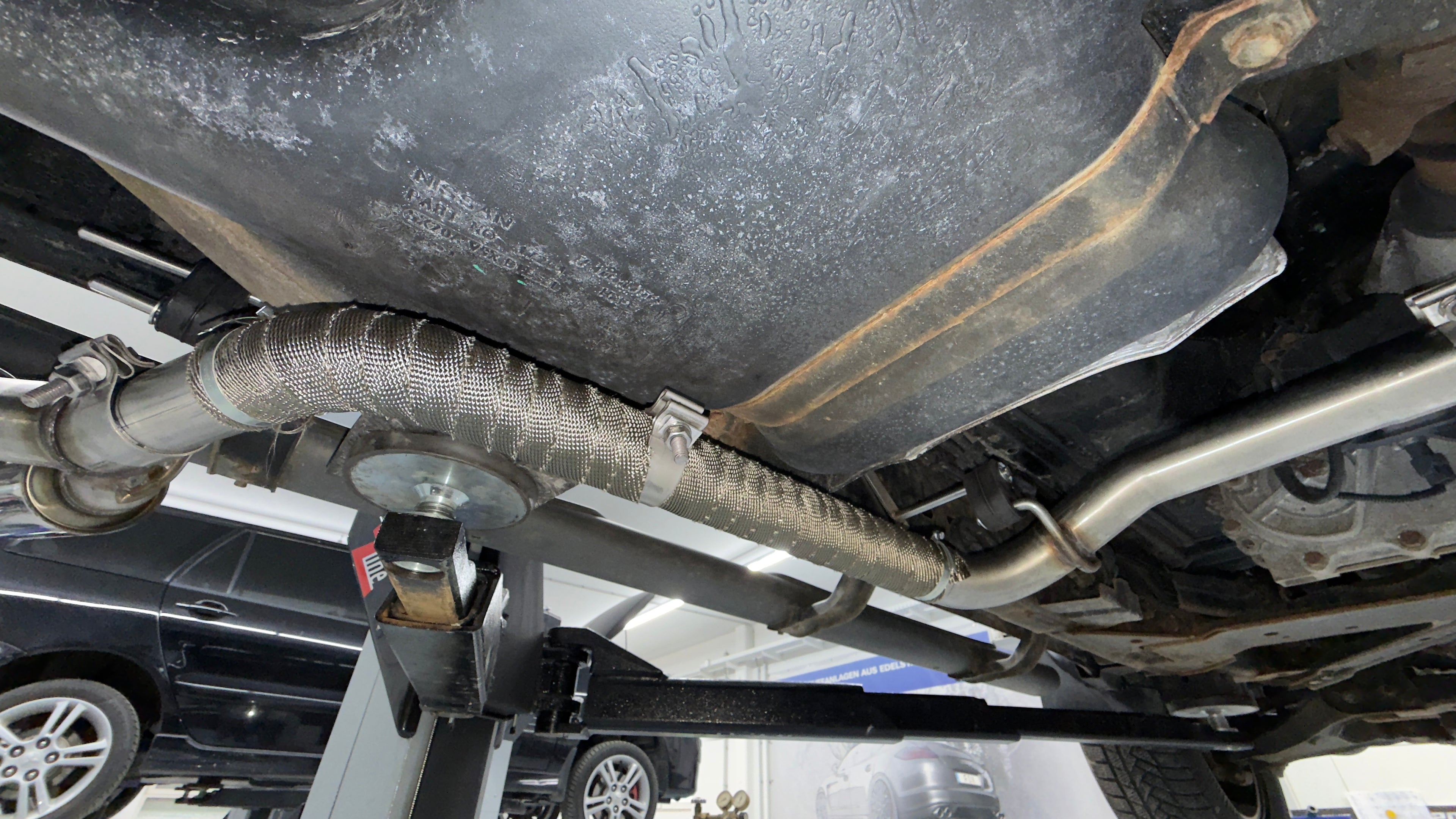 Fox passend fürNissan Navara D40 - 3,0l dCi Endschalldämpfer Sidepipe, Ausgang rechts und links am Fahrzeug - 2x90 Typ 16 rechts/links