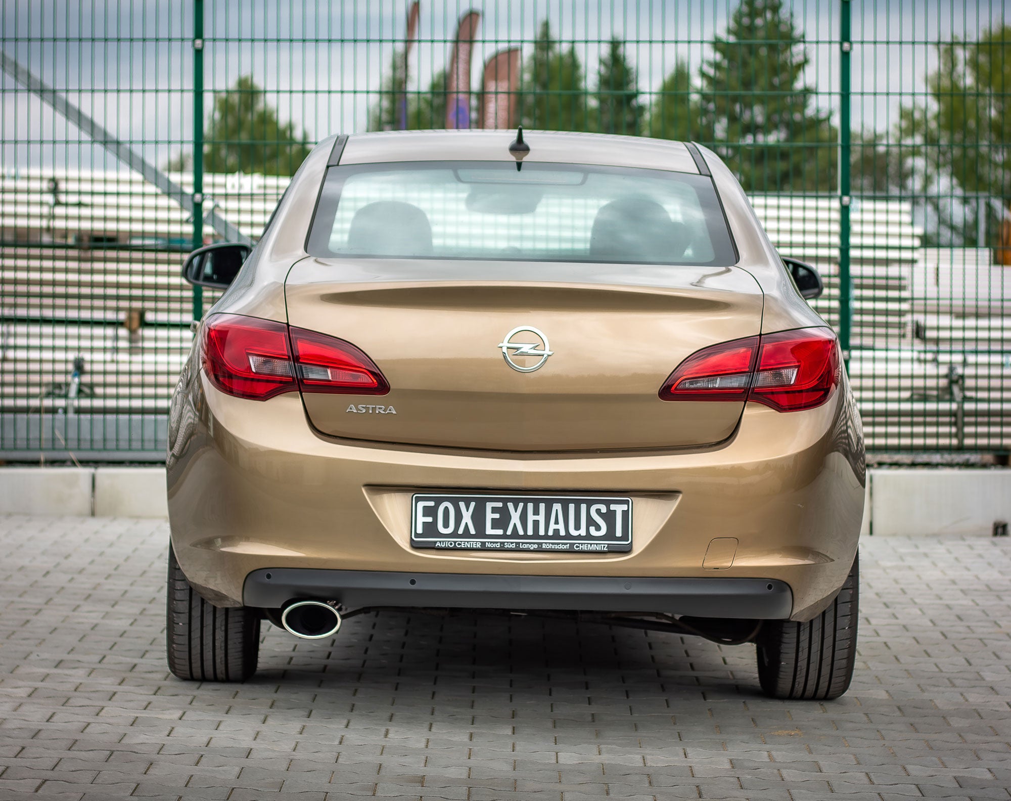 Fox passend fürOpel Astra J Stufenheck Endschalldämpfer quer Ausgang links - 140x90 Typ 32