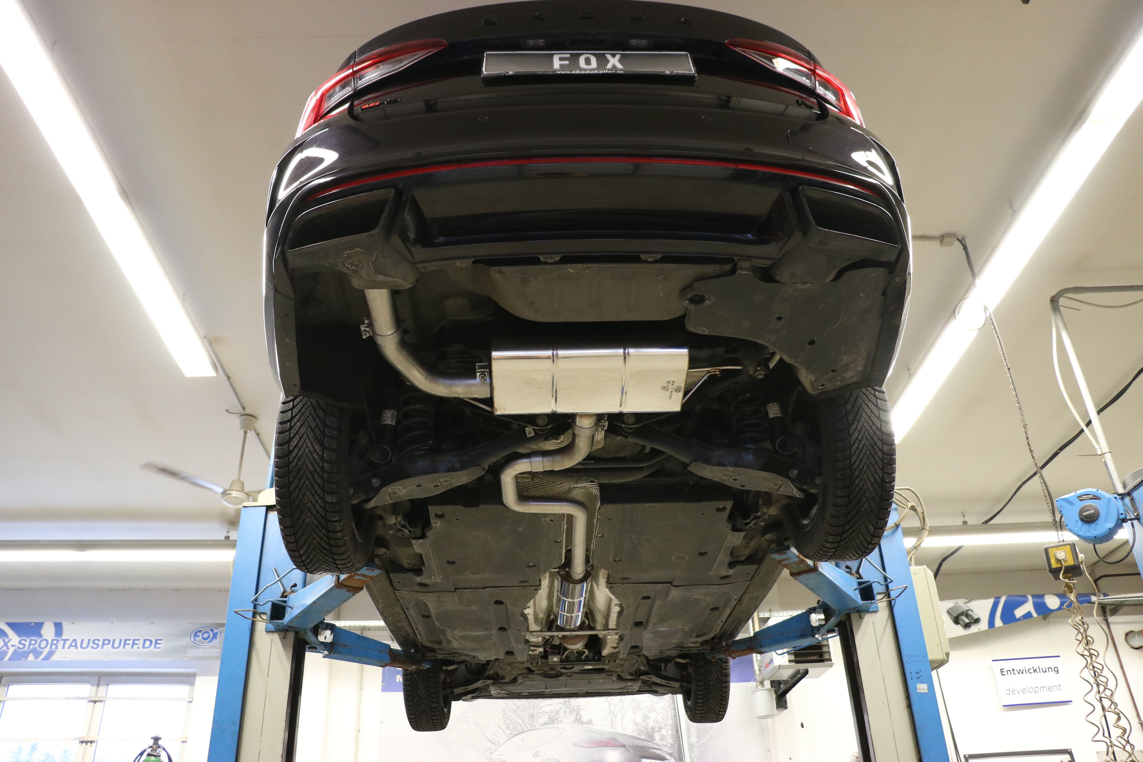 Fox passend für Skoda Octavia NX RS iV Endschalldämpfer - Austritt im linken originalen Endrohr