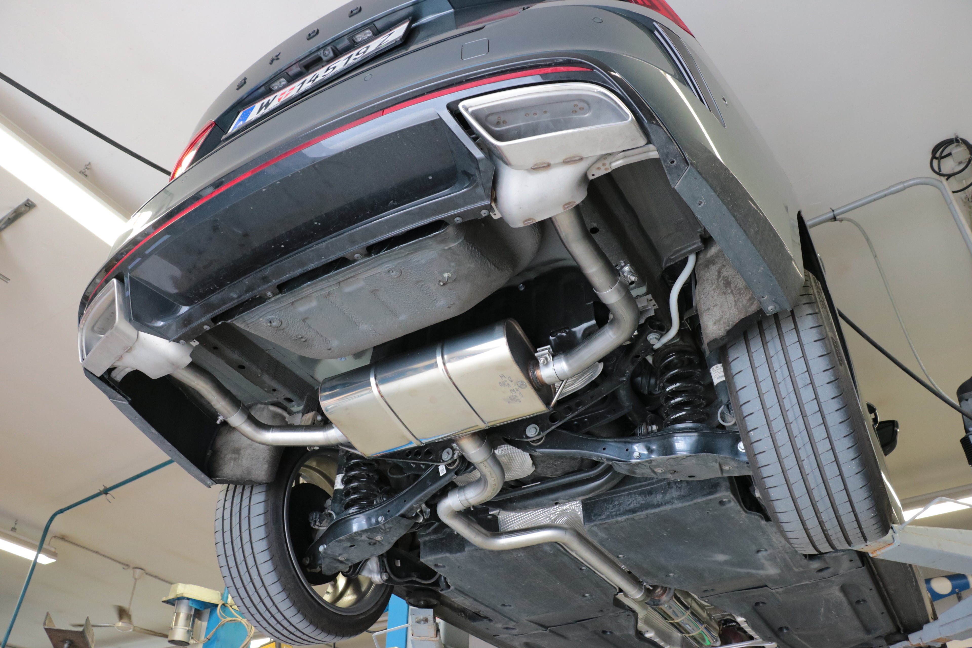 Fox passend für Skoda Octavia NX RS iV Endschalldämpfer Ausgang rechts/links - Austritt in den originalen Endrohren (Abdeckung und Deckel des rechten Endrohres muss entfernt werden)