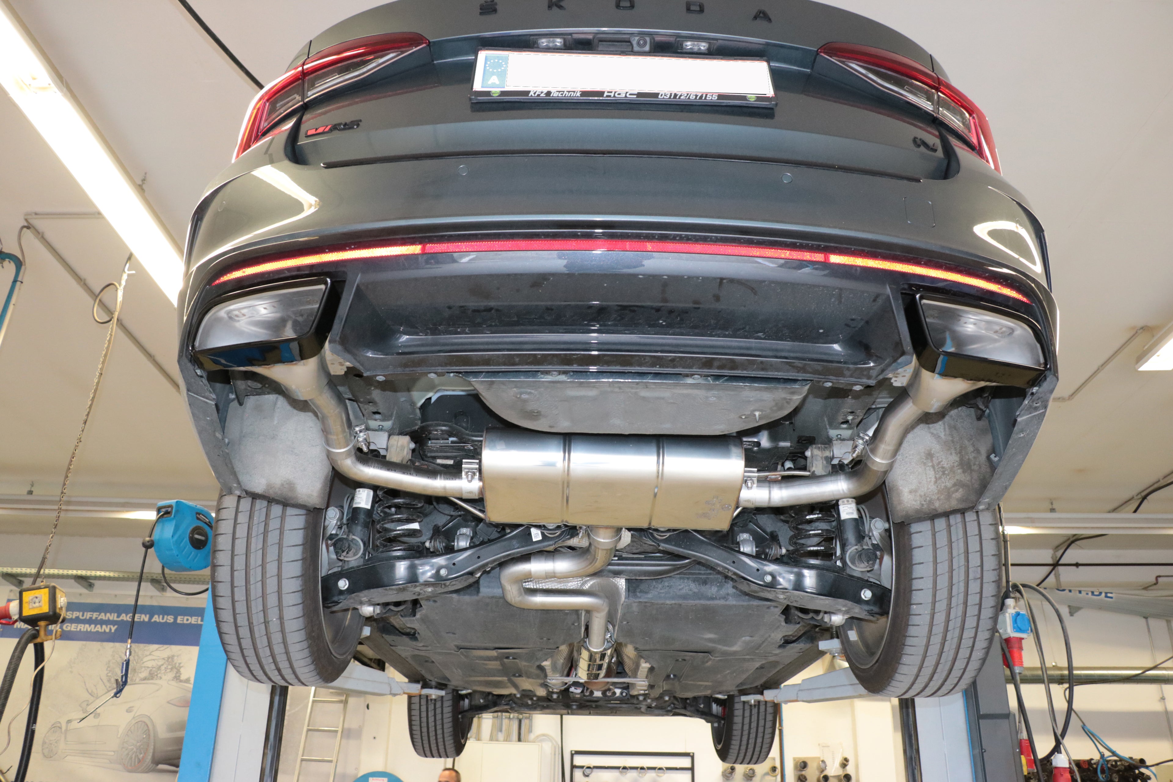 Fox passend fürSkoda Octavia NX RS iV Endschalldämpfer Ausgang rechts/links - Austritt in den originalen Endrohr mit der Teilenummer 5E3 253 681 B