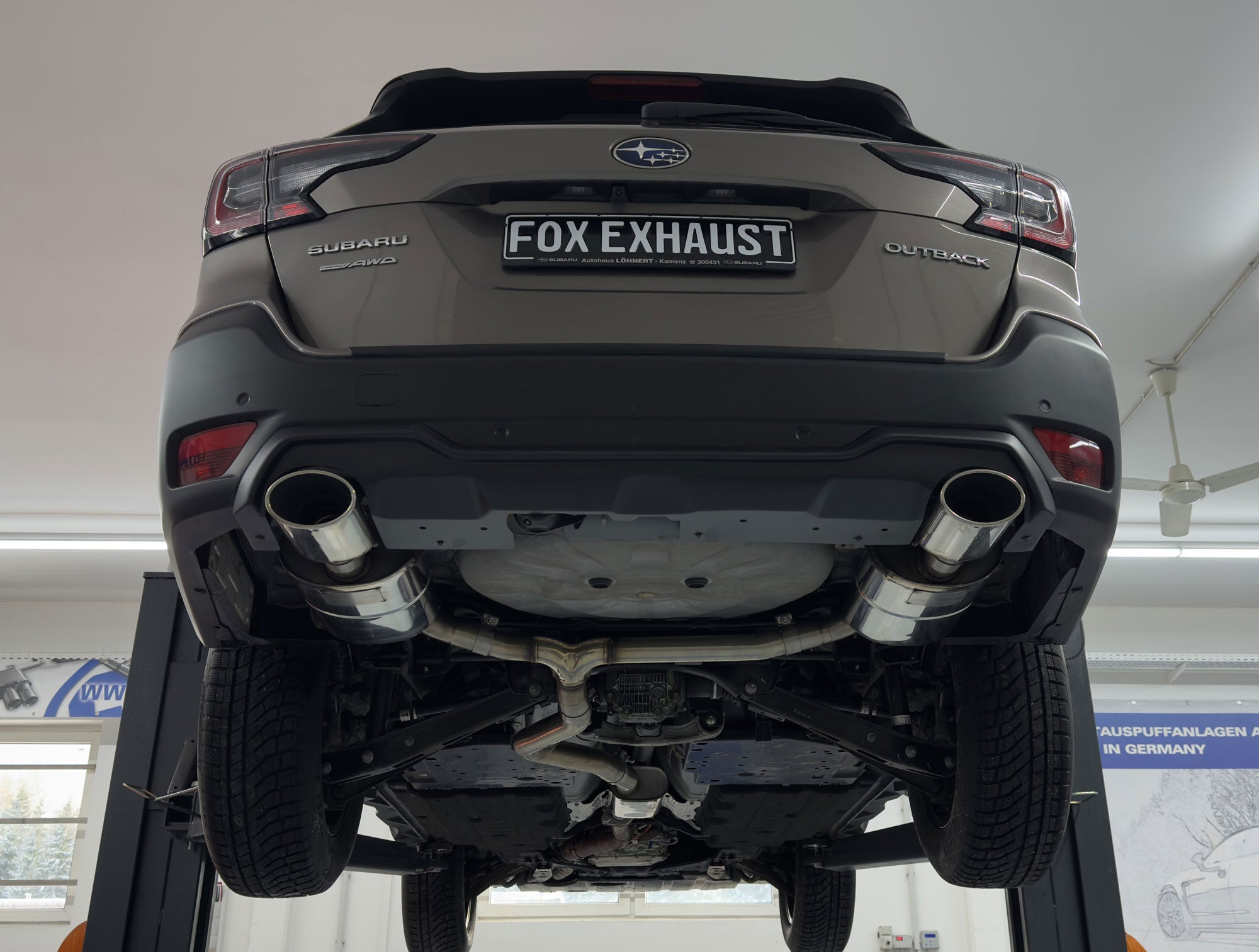 Fox passend fürSubaru Outback BT mit Heckeinsatz schwarz matt Endschalldämpfer rechts/links und Vorschalldämpfer - Endrohre 140x90 Typ 44 rechts/links (Heckeinsatz muss nicht lackiert werden)