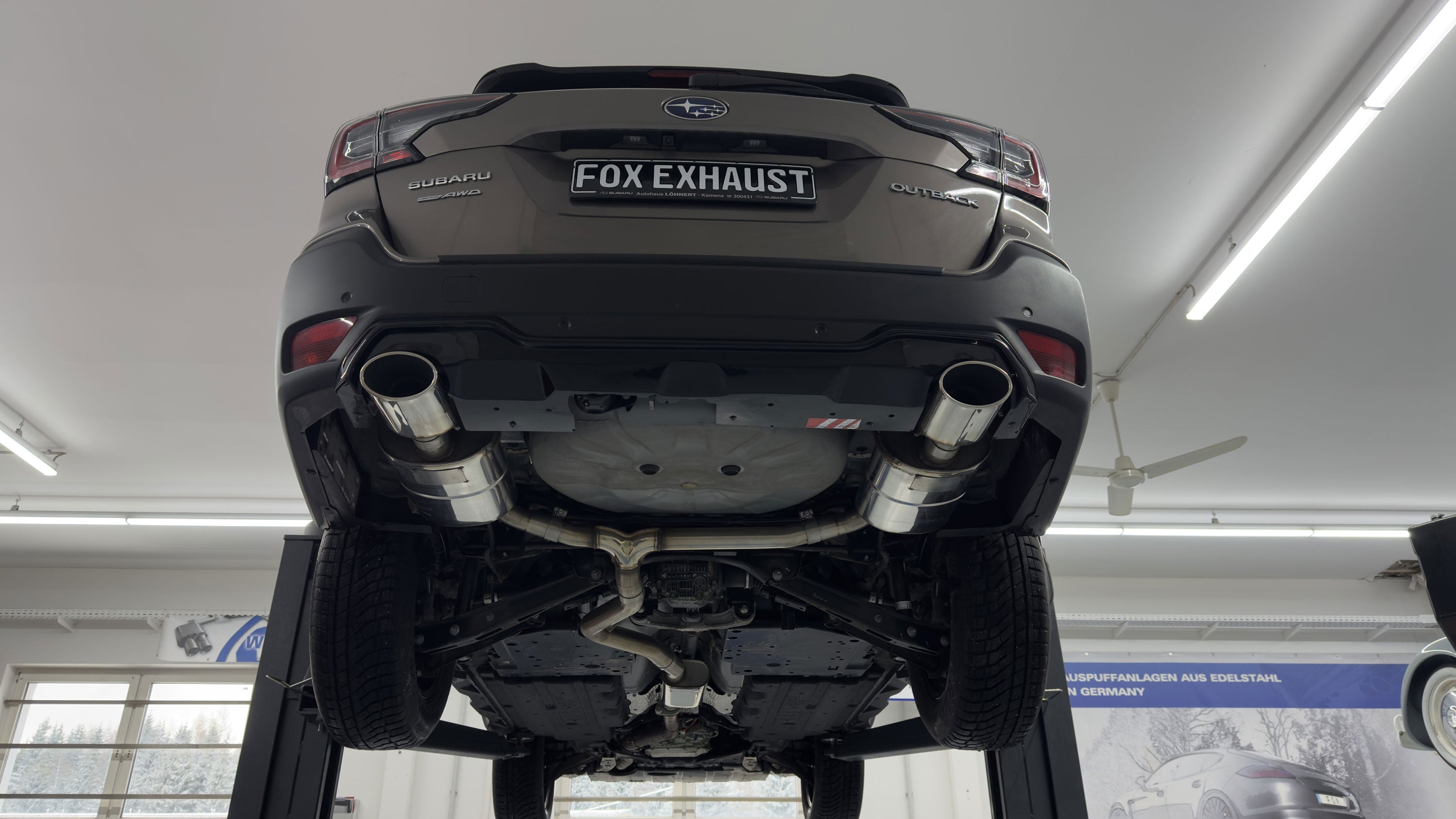 Fox passend fürSubaru Outback BT mit Heckeinsatz schwarz glänzend Endschalldämpfer rechts/links und Vorschalldämpfer - Endrohre 140x90 Typ 44 rechts/links