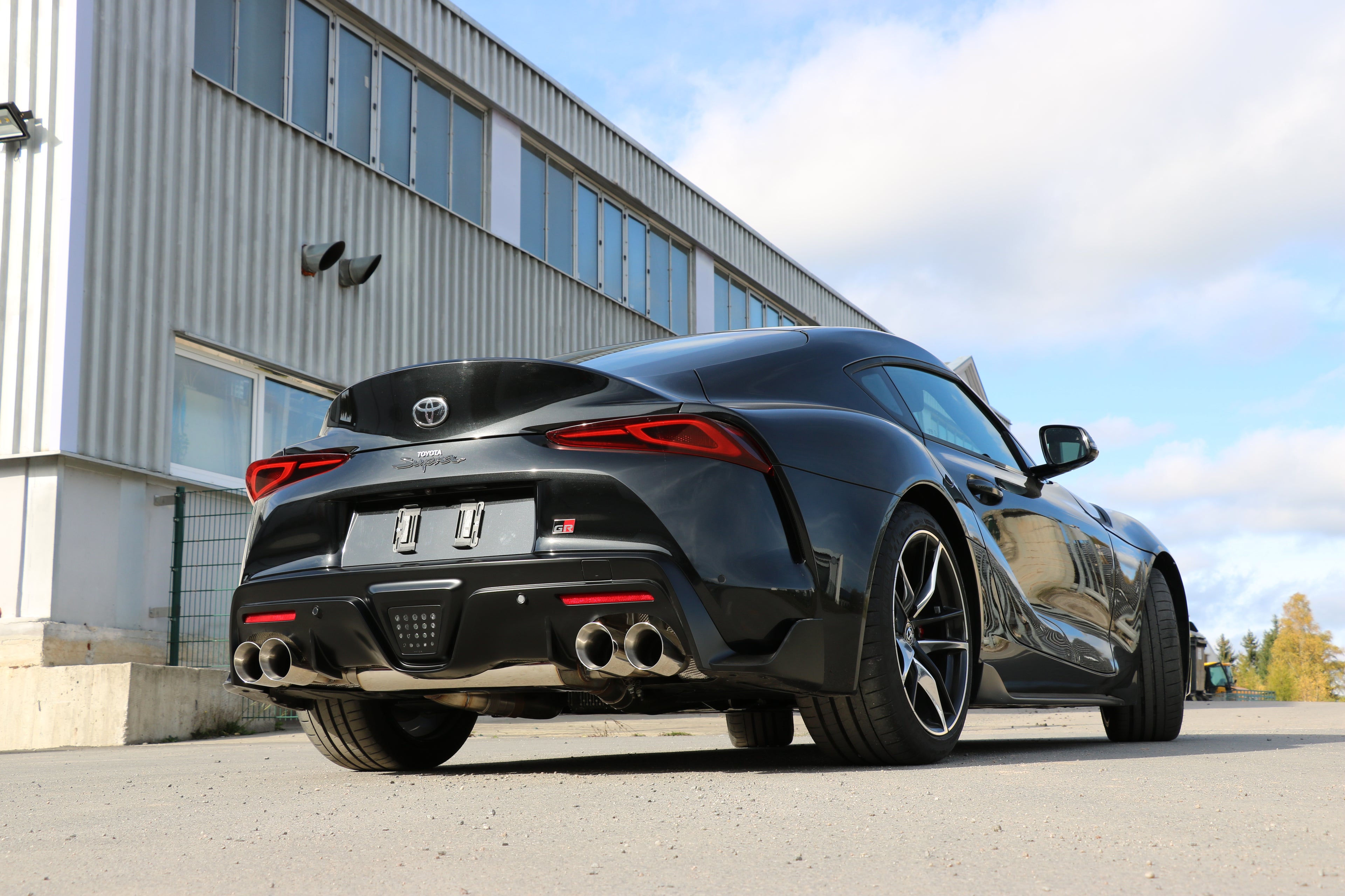 Fox passend fürToyota Supra JTSC Endschalldämpfer quer Ausgang rechts/links mit Abgasklappe - 2x100 Typ 25 rechts/links